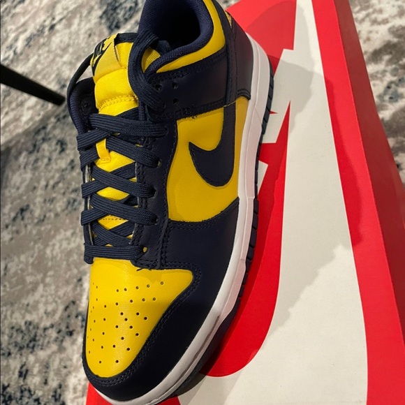 Nike dunks size 10 - Picture 3 of 3